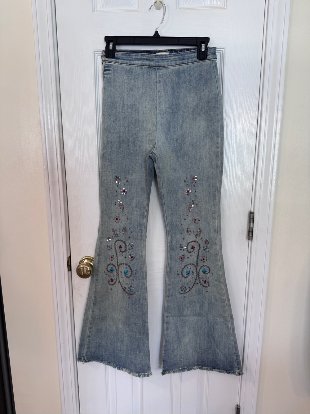 POL Embroidered Sequin Stretch Denim Flare Jeans Boho Western Small NWOT - Picture 2 of 12